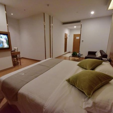 Greentree Inn Huanggang Qichun County Ouyada Square Express Hotel מראה חיצוני תמונה